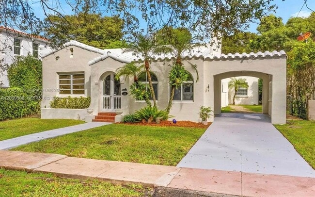 Building Photo - 533 Minorca Ave