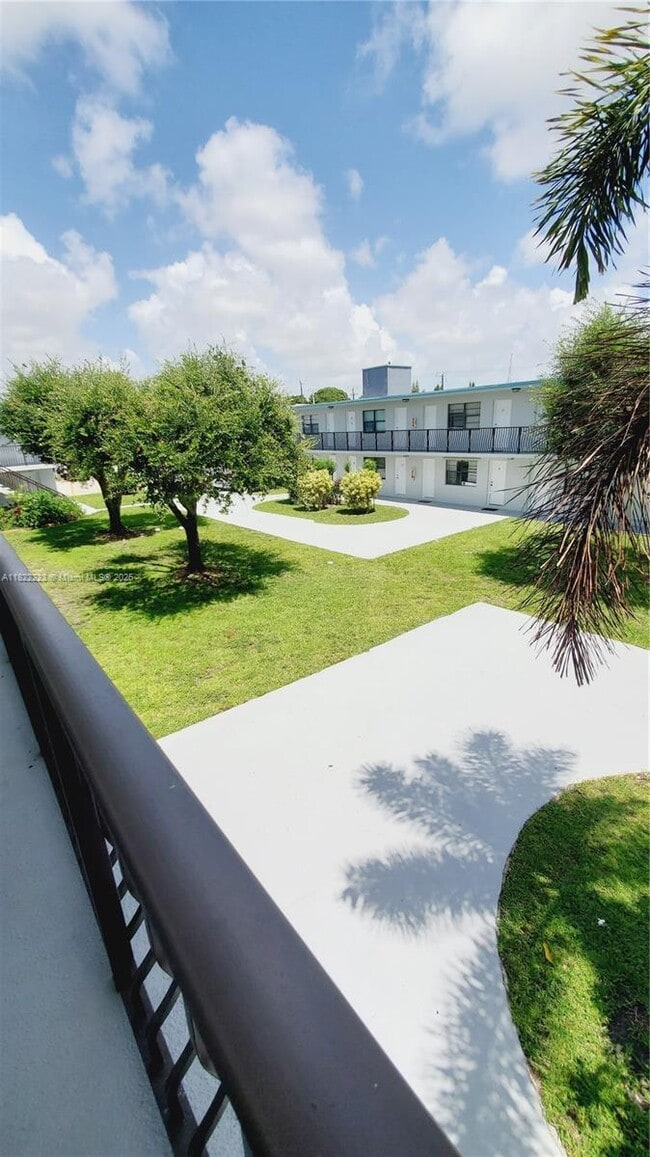 Photo - 4450 SW 67th Ave Unidad S