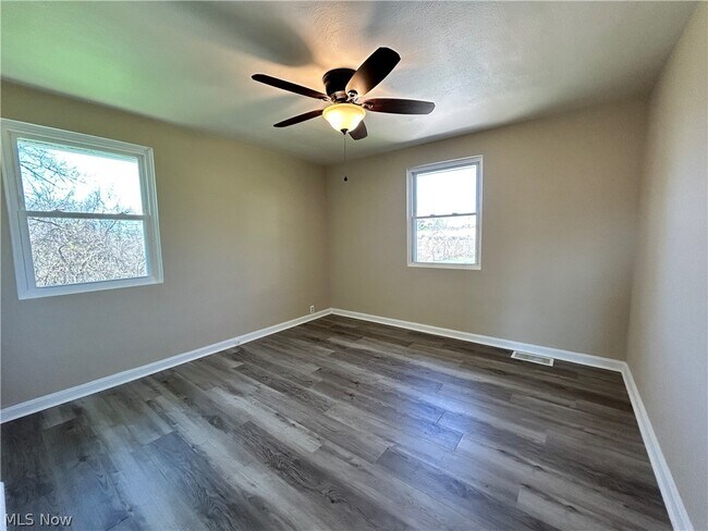 Photo - 155 Canton Rd