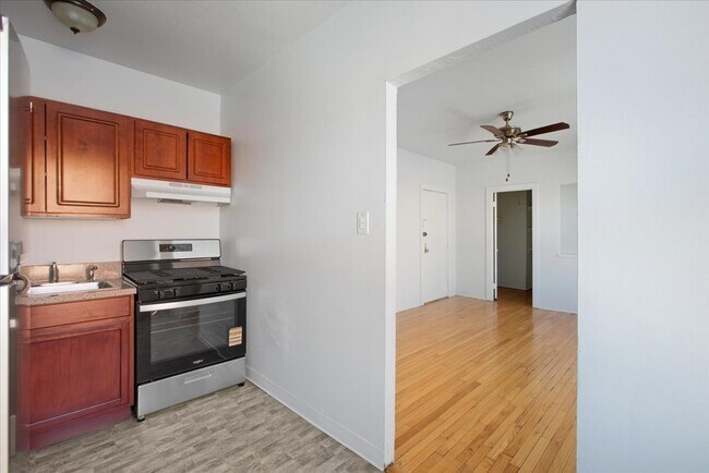 Photo - 1635 W Morse Ave