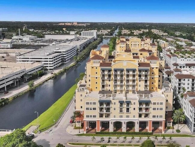 Building Photo - 8390 SW 72nd Ave Unit 421