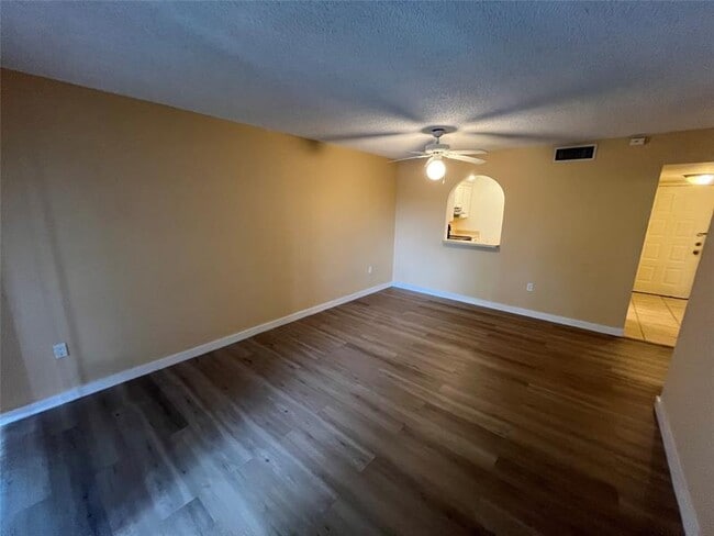 Photo - 711 N Pine Island Rd Unidad 417