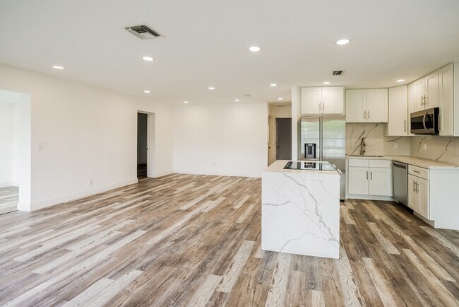 Photo - 730 NW 18th St