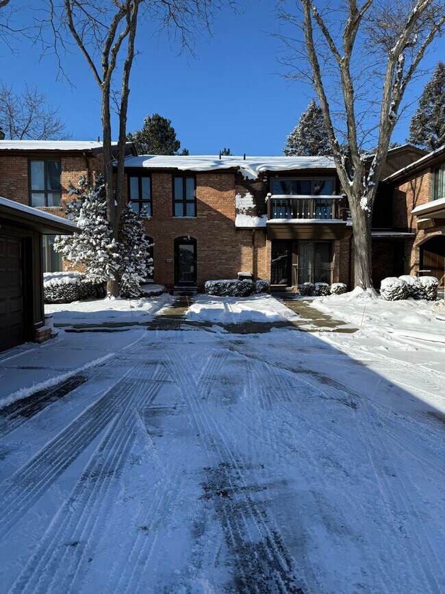 Photo - 1082 Greenhills Dr