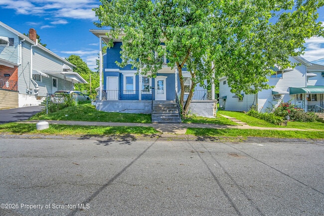 Photo - 310 Oak St