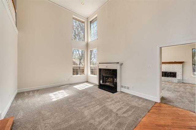 Photo - 608 Hawthorn Cir