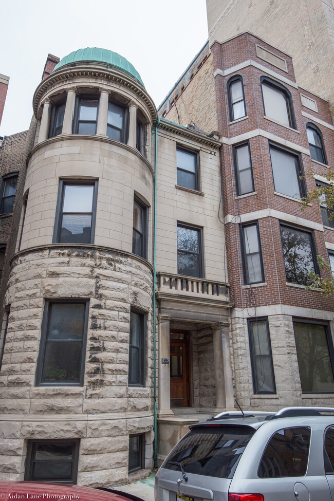 Photo - 450 W St James Pl Unidad garden