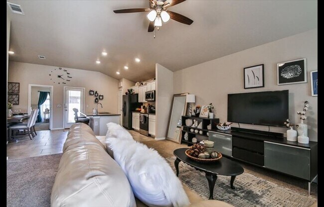 Photo - 3 bedroom 2 bathroom 2 car garage in Frens...
