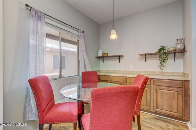 Photo - 1810 E Blacklidge Dr Unit 608