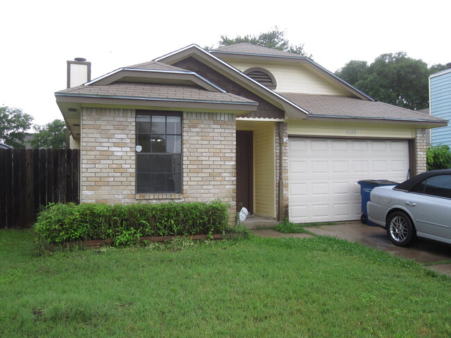 Nice Home with great Metric Blvd Location - Nice Home with great Metric Blvd Location