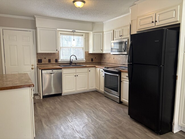 Photo - MOVE IN SPECIAL: 3 Bedroom, 2 Bathroom House in High Point!