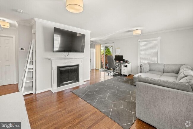 Building Photo - 19602 Labelle Ct Rental