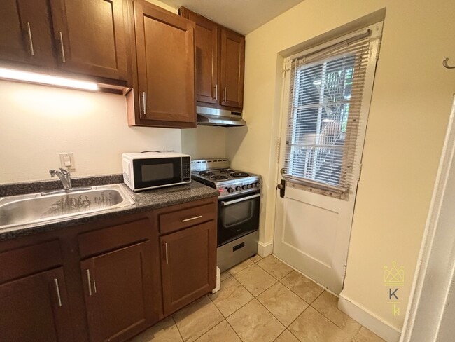 183 Winthrop Rd Unit 3