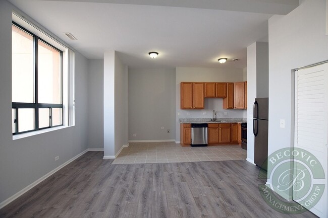 Photo - 2505 W Howard St