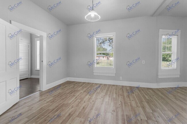 Photo - 419 N Grand Ave