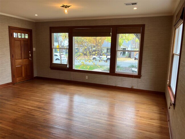 Photo - 1916 W 39th St