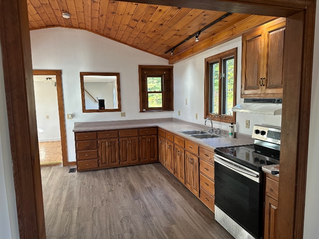Photo - 367 Gardiner Rd