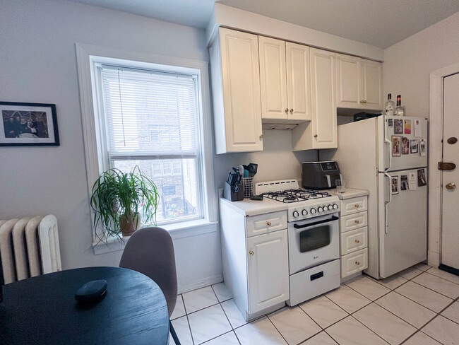 Photo - 654 W Oakdale Ave Unit 1N