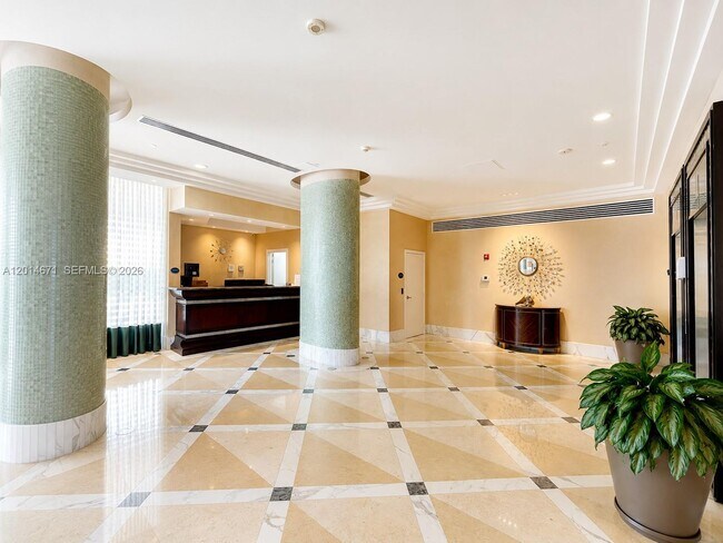 6917 Collins Ave Unidad 614