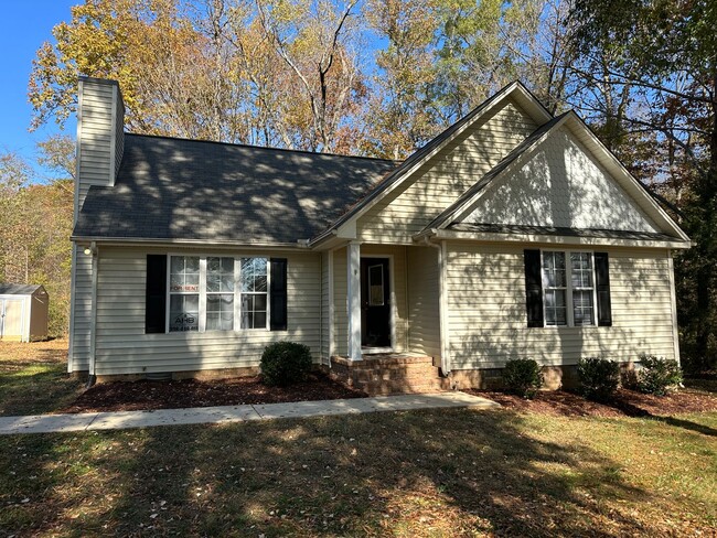 Great 3 bed 2 bath home on 6 Acres in Elon! - Great 3 bed 2 bath home on 6 Acres in Elon!