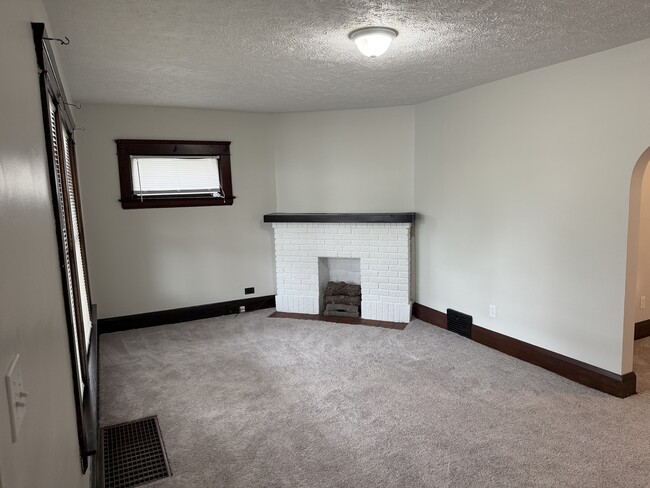 Building Photo - 11916 Browning Ave Unit 1