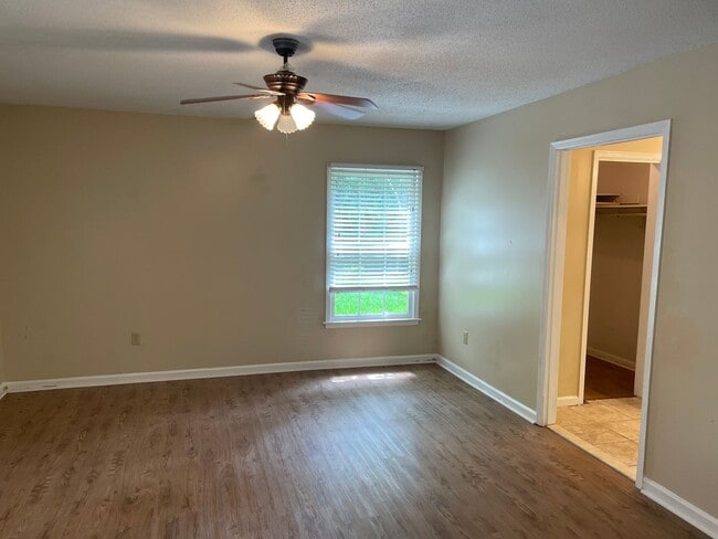 Photo - Nice 3/2 with bonus rm in Carriage Hills