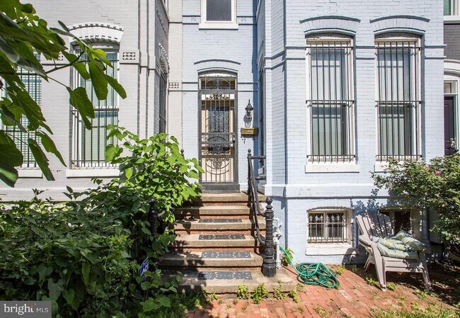 Building Photo - 1915 11th St NW Unit 1