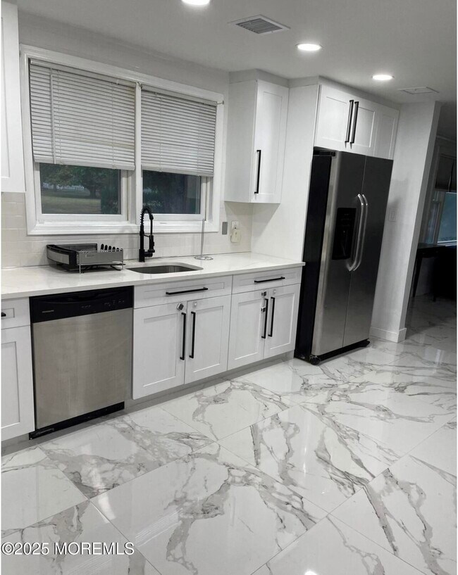 Photo - 295 Roosevelt Ave