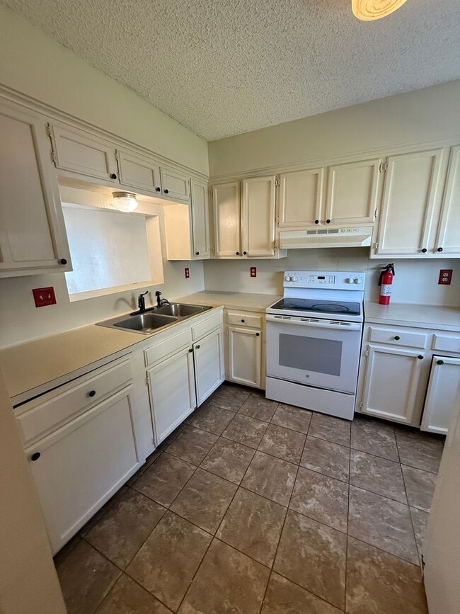 Building Photo - 1736 Jade Ave Unit GM 1736-A