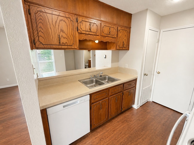 Photo - 3002 Chaucer Dr Unit B