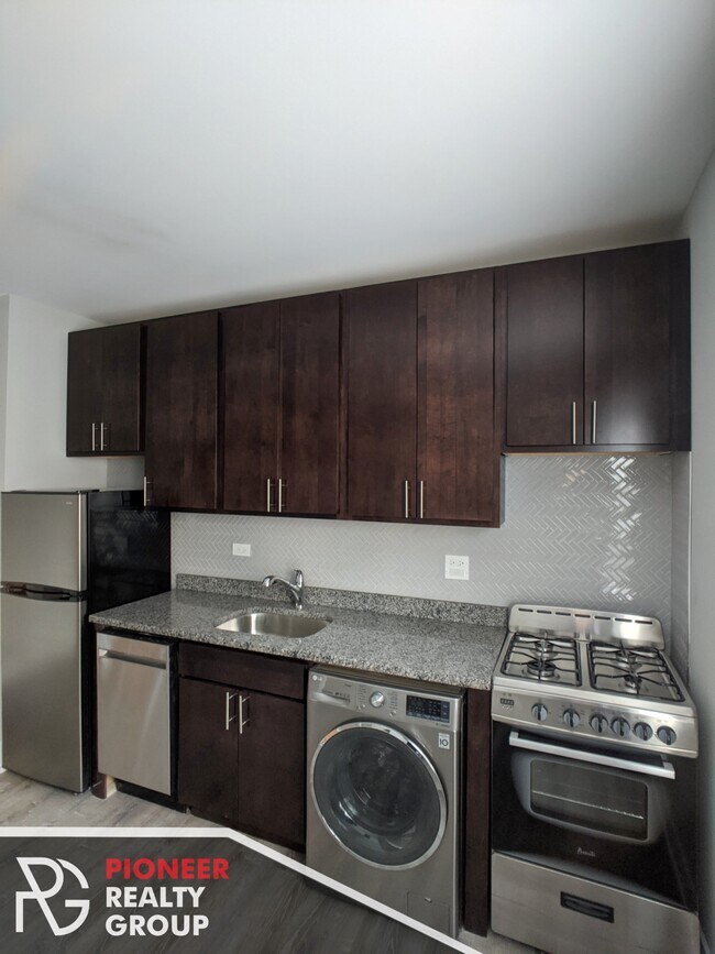 Building Photo - 415 W Belden Ave Unit 2 Rental
