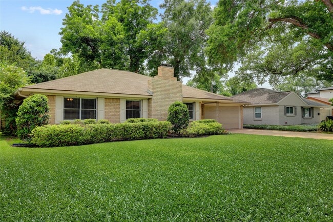 Photo - 9829 Larston St
