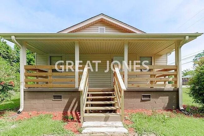 Building Photo - 506 7th Ave SW