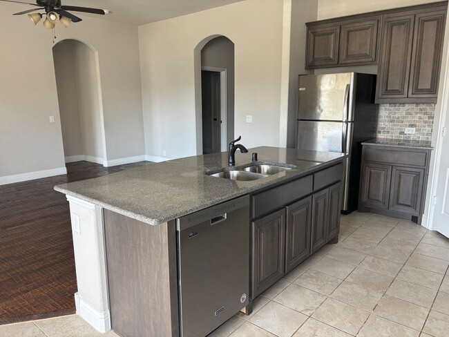 Photo - Beautiful 3/2/2 Minutes from Sherman's Tow...