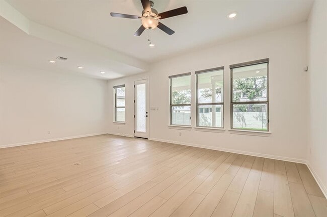 Photo - 1208 Legends Ln