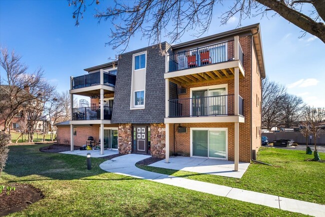 Building Photo - 604 W 65th St Unit 4