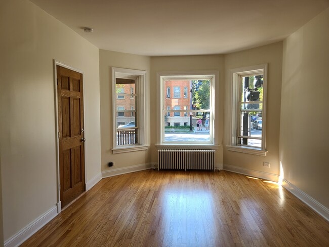 Building Photo - 4159 N Ashland Ave Unit 1