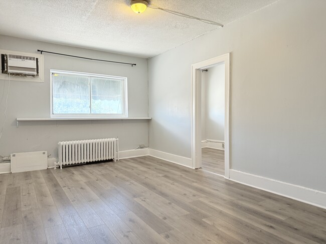 Building Photo - 1441 Wyandotte St E Unit 9