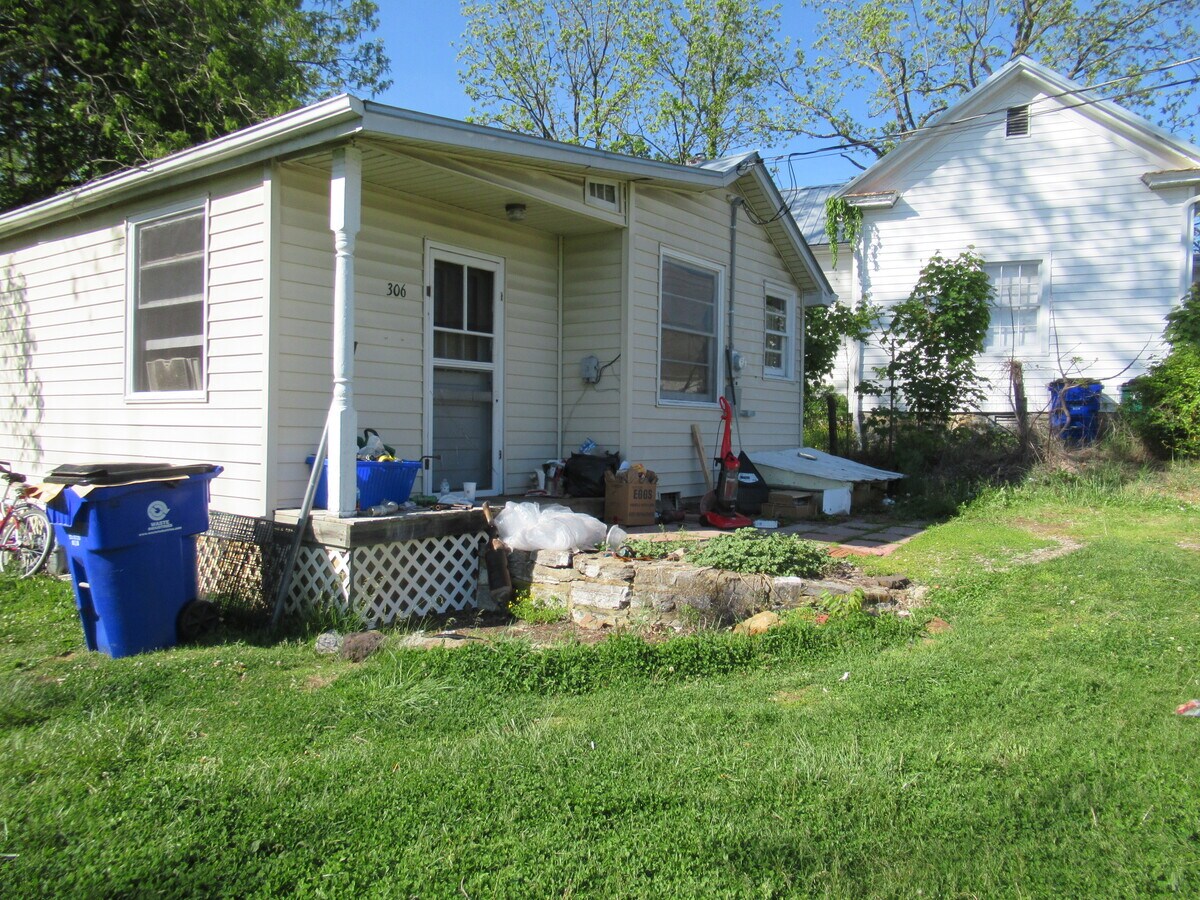 Photo - 306 Giles Rd