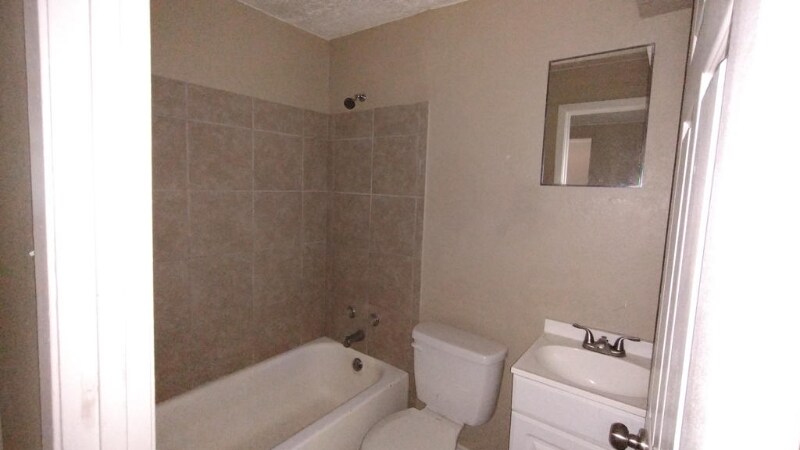 Photo - 905 N Main St Unit 3