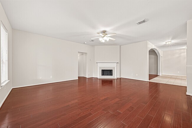 Photo - 26414 Suffield Glen Ln