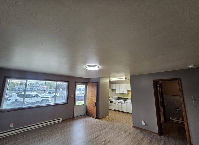 Photo - Great 2 Bedroom Apartment just Blocks from Eastern Unit 4