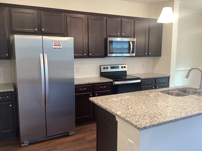 601 W Lionel Rd