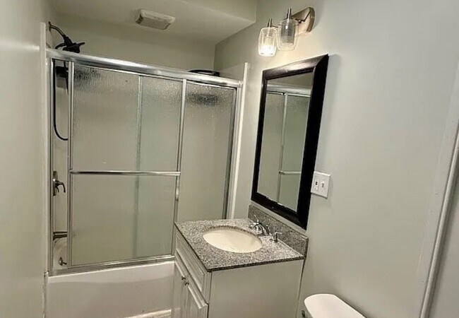 Photo - 609 King Philip St Unidad 2