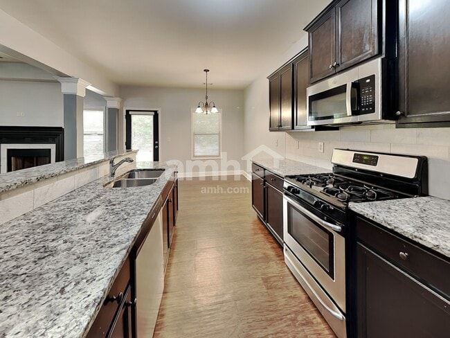 Photo - 2575 Dolostone Way