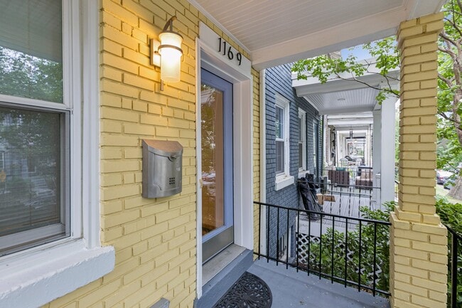 Photo - 1169 Abbey Pl NE