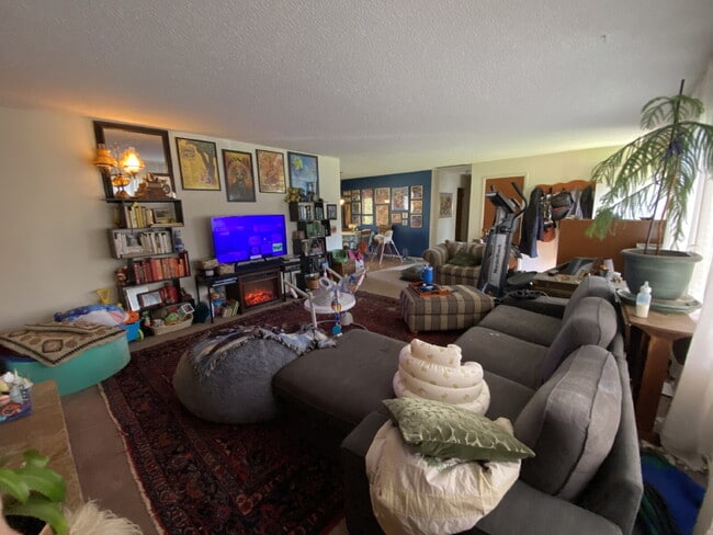 Photo - Massive Fenced Yard, Spacious 3BR Near Hospital, Shopping & Waterfront in Prime Bellingham Location