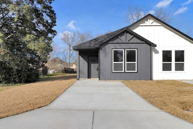 Photo - 106 Runnels St