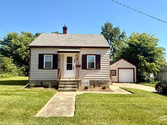 Building Photo - Gorgeous Updated 3BR Home | Granite Countertops | Detached Garage | Huge Backyard