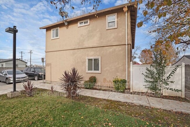 Photo - 1916 Juliesse Ave